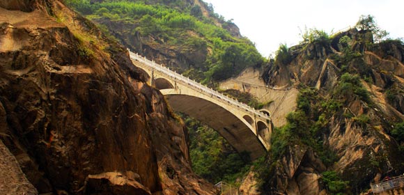 虎跳峡