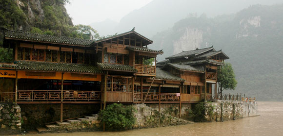 江边楼阁