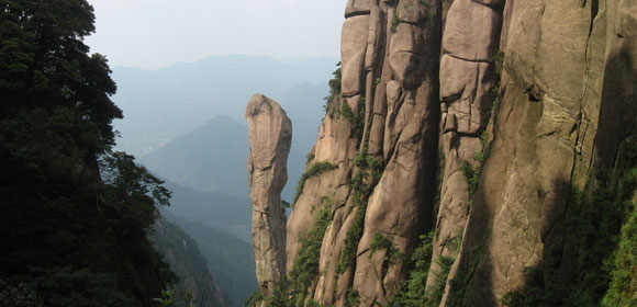 巨蟒出山
