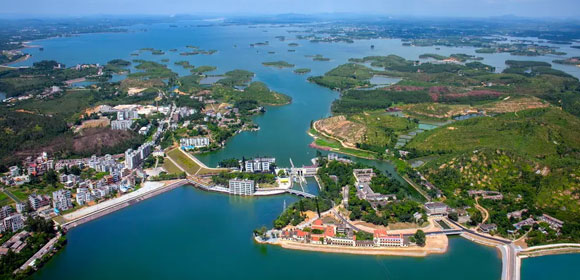 鹤地银湖